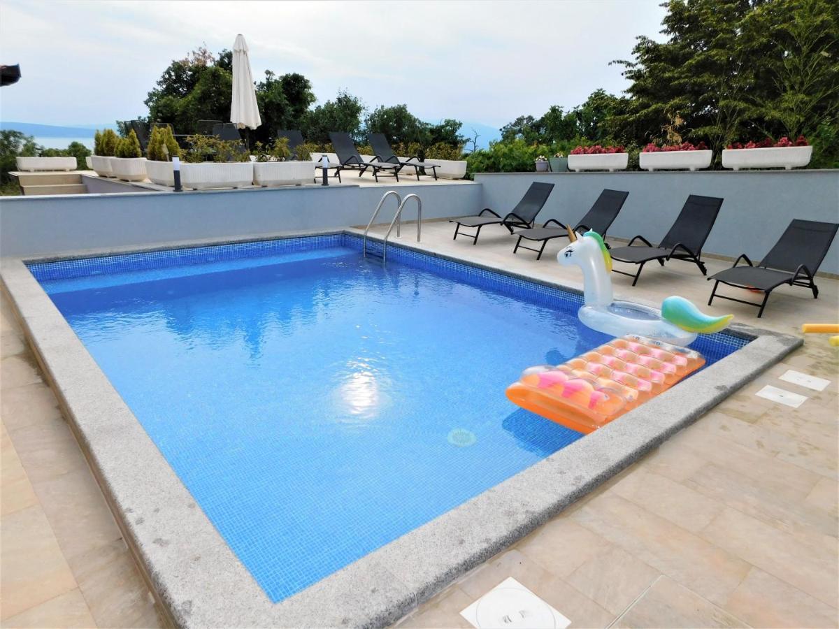 Apartman "Sabine Red" With Heated Pool Omišalj المظهر الخارجي الصورة