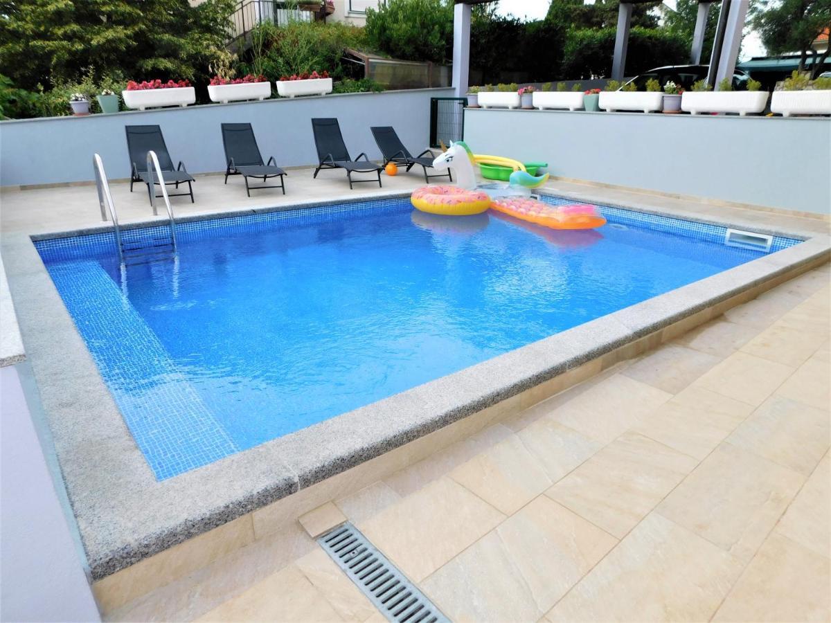 Apartman "Sabine Red" With Heated Pool Omišalj المظهر الخارجي الصورة