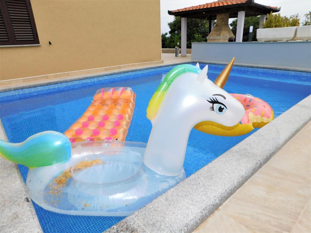 Apartman "Sabine Red" With Heated Pool Omišalj المظهر الخارجي الصورة