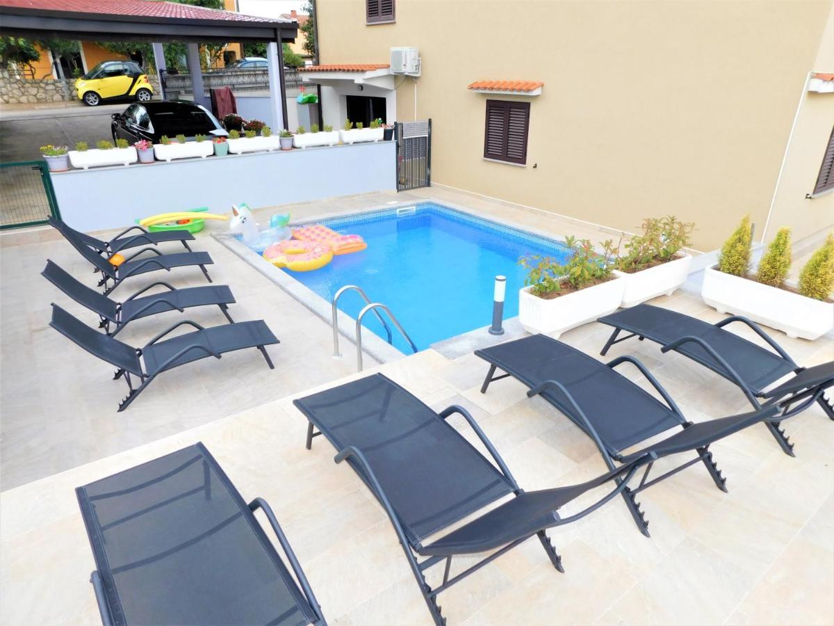 Apartman "Sabine Red" With Heated Pool Omišalj المظهر الخارجي الصورة