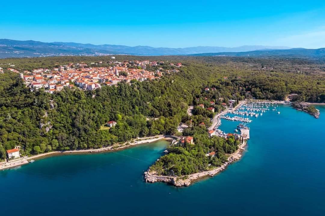 Apartman "Sabine Red" With Heated Pool Omišalj المظهر الخارجي الصورة