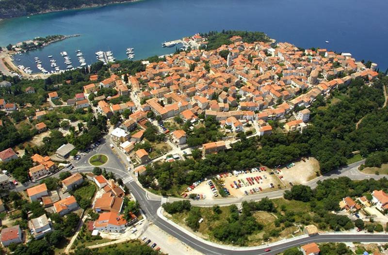 Apartman "Sabine Red" With Heated Pool Omišalj المظهر الخارجي الصورة