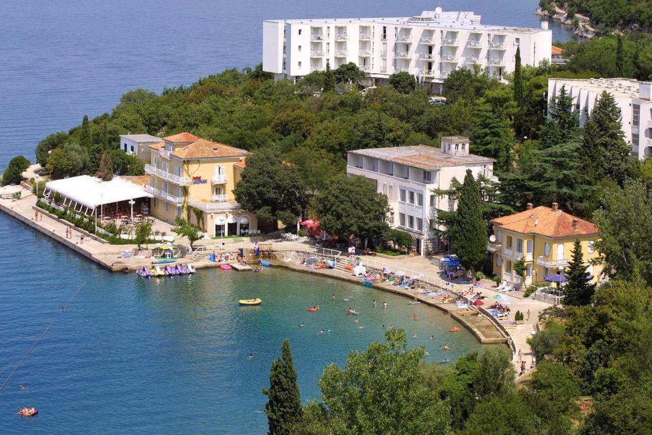 Apartman "Sabine Red" With Heated Pool Omišalj المظهر الخارجي الصورة