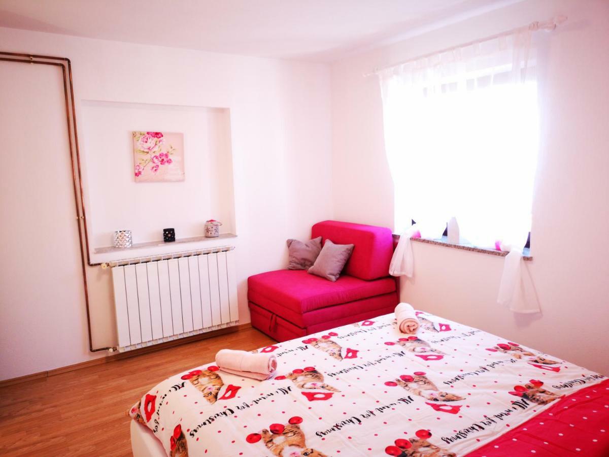 Apartman "Sabine Red" With Heated Pool Omišalj المظهر الخارجي الصورة