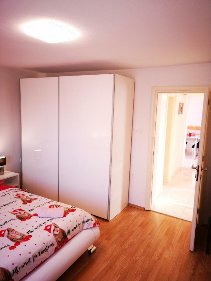 Apartman "Sabine Red" With Heated Pool Omišalj المظهر الخارجي الصورة