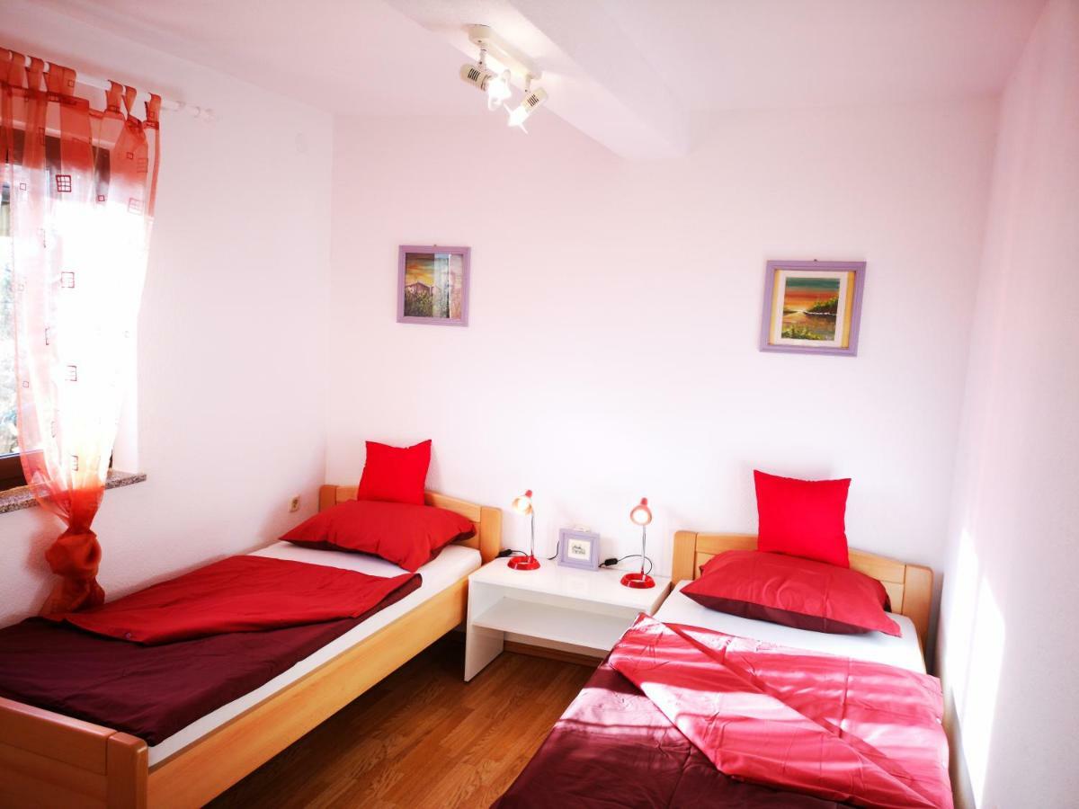 Apartman "Sabine Red" With Heated Pool Omišalj المظهر الخارجي الصورة