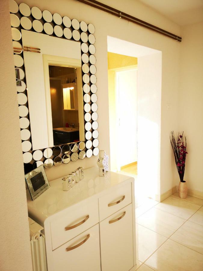Apartman "Sabine Red" With Heated Pool Omišalj المظهر الخارجي الصورة