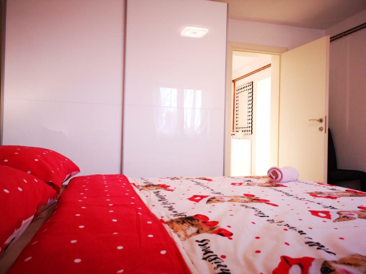 Apartman "Sabine Red" With Heated Pool Omišalj المظهر الخارجي الصورة